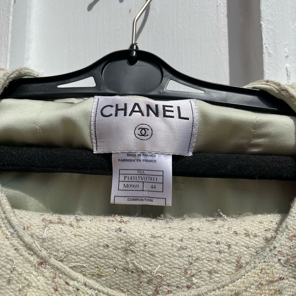 CHANEL 1999 Vintage Ruffle Neck Tweed Skirt Suit - Picture 3 of 14
